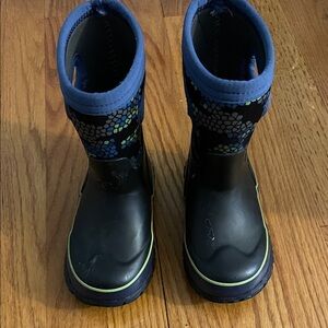Kids Grasp Axel Bogs Boots - Blue and Black